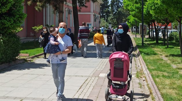Dört saatlik izinde parklara koştular