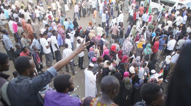 Sudan'da protestocular Askeri Geçiş Konseyi'ne taleplerini iletti