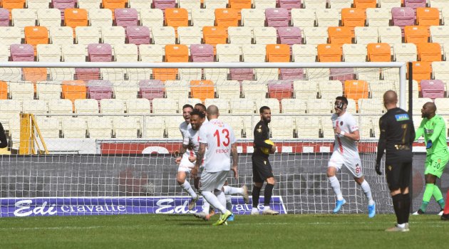 Süper Lig: Yeni Malatyaspor: 1 - Antalyaspor: 1 (İlk yarı)
