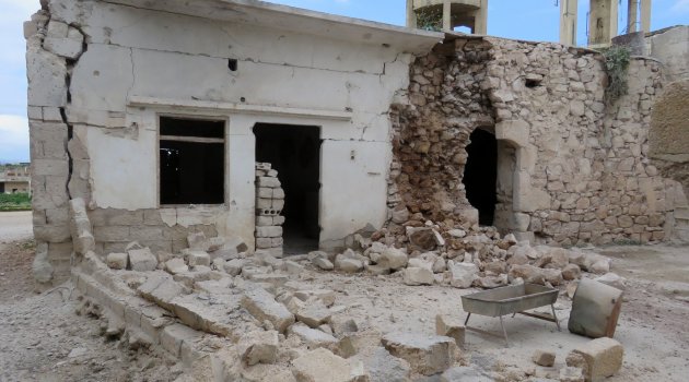 Suriye rejimi bir aileyi daha parçaladı: 1 ölü 4 yaralı
