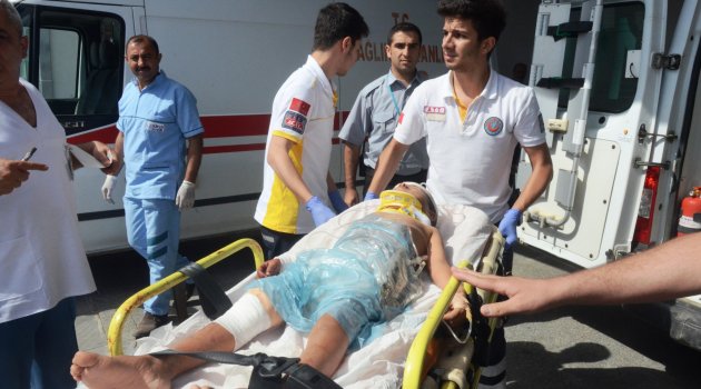 Suriyelileri taşıyan minibüs kaza yaptı: 17 yaralı