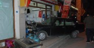 15 yaşındaki alkollü sürücü dönerci dükkanına daldı