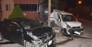 2 araç birbirine girdi: 1 yaralı