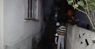 2 katlı evde çıkan yangın paniğe neden oldu