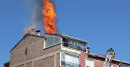 5 katlı binanın çatı katında korkutan yangın