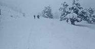 5 kilometre yürüyerek kar esaretinden kurtuldular