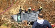 50 metrelik uçurumdan aşağı düşen otomobilin sürücüsü öldü