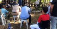 9 yaşındaki çocuk mezarlık kapısına kendisini astı