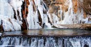 Gürpınar Şelalesi Buz Tuttu