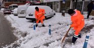 Karla mücadele ekipleri çalışmalarını sürdürüyor