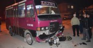 Motosiklet Minibüsün Altına Girdi: 1 Yaralı