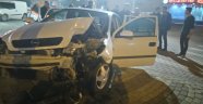 Malatya'da Otomobil Direğe Çarptı: 3 Yaralı