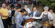 Şahin, Vatandaşlara İftar Yemeği Dağıttı