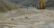Sağanak yağış, Malatya-Kayseri karayolunu ulaşıma kapattı