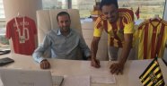 Yeni Malatyaspor'da Ahmet Burak Solakel imzaladı