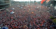 Taksim'de 'Cumhuriyet ve Demokrasi' Mitingi