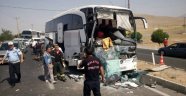 Yolcu otobüsü TIR'a arkadan çarptı: 3 yaralı