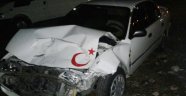 İki otomobil çarpıştı: 3 yaralı