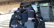 FETÖ'den 3 kişiye tutuklama!
