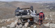 Kamyon şarampole devrildi: 1 ölü