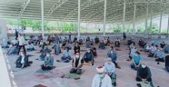 Akçadağ'da sosyal mesafeli Cuma namazı