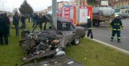 Otomobil direğe çarptı: 1 yaralı