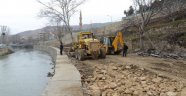 Tohma Çayında yol düzenleme çalışmaları