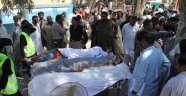 Türbe görevlisi 20 kişiyi bıçaklayarak öldürdü
