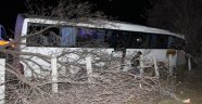 Tur otobüsü kaza yaptı: 15 yaralı