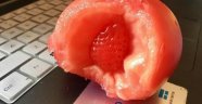 Domatesin İçinden Bakın Ne Çıktı
