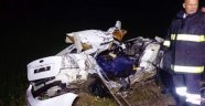 Otomobil kağıt gibi ezildi: 3 ölü, 1 yaralı