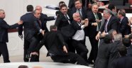 Meclis'te yine kavga çıktı!