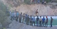 Serinlemek için girdiği gölette boğuldu