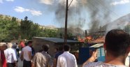 İki katlı ev yangında kül oldu