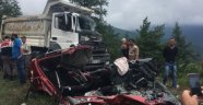 Her yer kana bulandı.. Feci Kaza: 3 ölü 3 yaralı