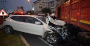 Kamyon karşı şeride girdi, 3 aracı biçti: 2 yaralı