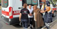 Kaza yapan ambulansın görevlileri, şoku atlatıp yaralıya müdahale etti