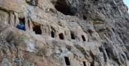 Tarihi mağaralarda defineci tahribatı