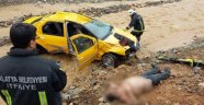 Ticari Taksi Şarampole Yuvarlandı: 1 Ölü