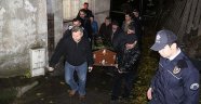 Yalnız yaşayan yaşlı adam evinde bıçaklanarak öldürüldü