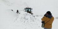3600 rakımda karla mücadele çalışması