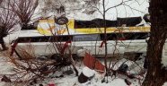 Yolcu otobüsü dereye uçtu: 6 ölü 29 yaralı