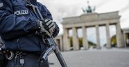 Alman polisi baskında bir Türk'ü öldürdü