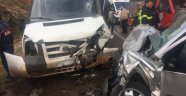 İşçi servisi ile hafif ticari araç çarpıştı: 14 yaralı