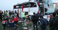 Yolcu otobüsü devrildi: 4 ölü, 34 yaralı