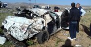 Otomobil tarlaya uçtu: 1 ölü 4 ağır yaralı
