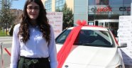 Tek dersten kaldı, son model otomobil kazandı