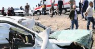 Diyarbakır'da feci kaza: 1 ölü, 13 yaralı