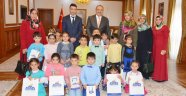 Vali Kaban minik öğrencileri kabul etti