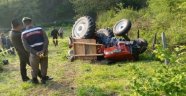Traktörün altında kalan sürücü öldü...